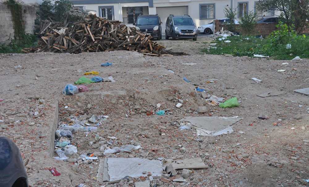 Çöplüğe Dönen Boş Arazi Tepki Çekiyor