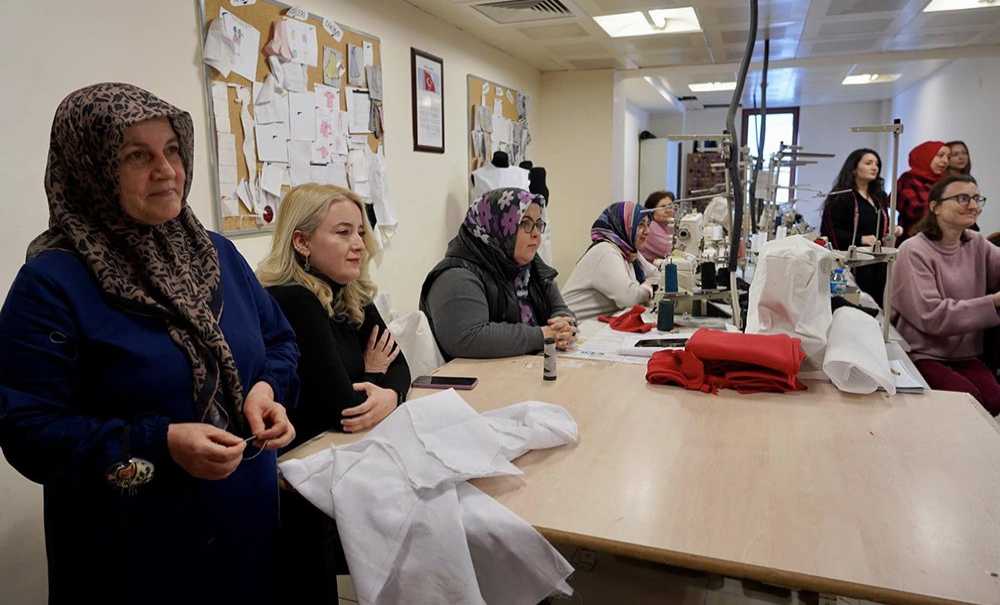 Çorlu Belediyesi Kadınlara Mesleki Eğitim Desteği Veriyor