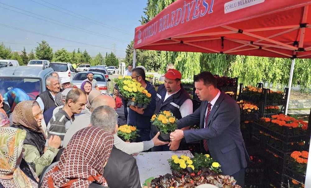Çorlu Belediyesi'nden Anlamlı Bayram İkramı