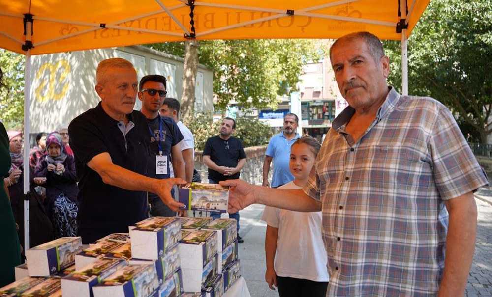 Çorlu Belediyesinden Kandil Simidi İkramı