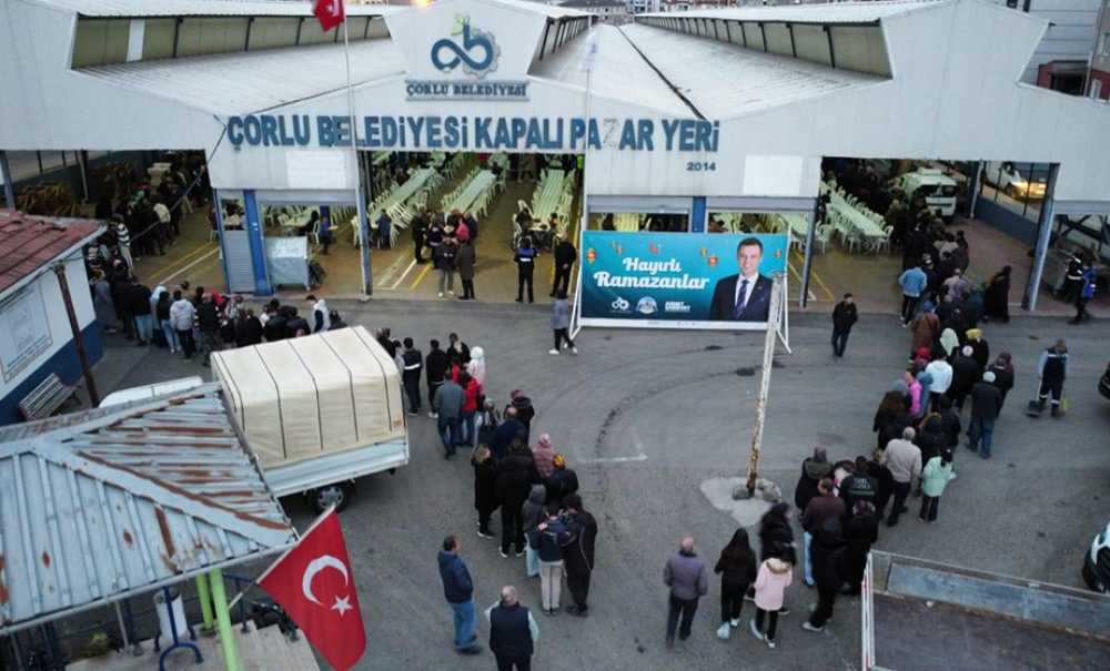 Çorlu Belediyesi'nin İftar Sofrası Bu Kez Pazar Yerinde Kuruldu