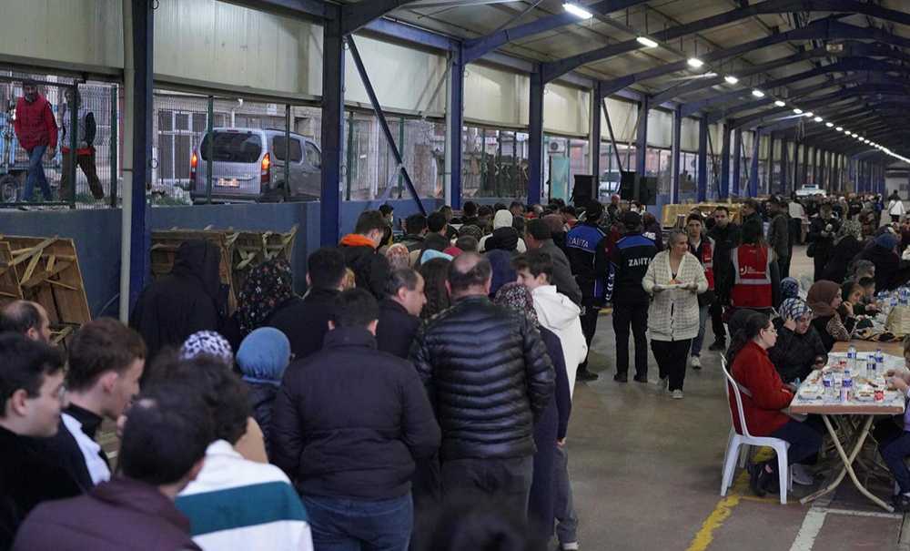 Çorlu Belediyesi'nin İftar Sofrası Bu Kez Pazar Yerinde Kuruldu