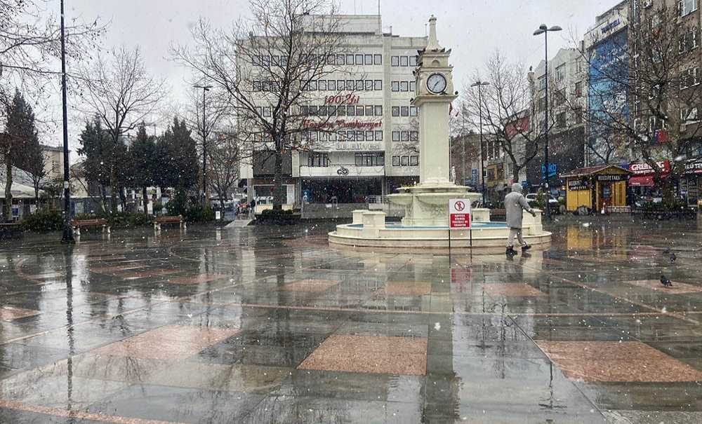 Çorlu Güne Kar Yağişiyla Başladi