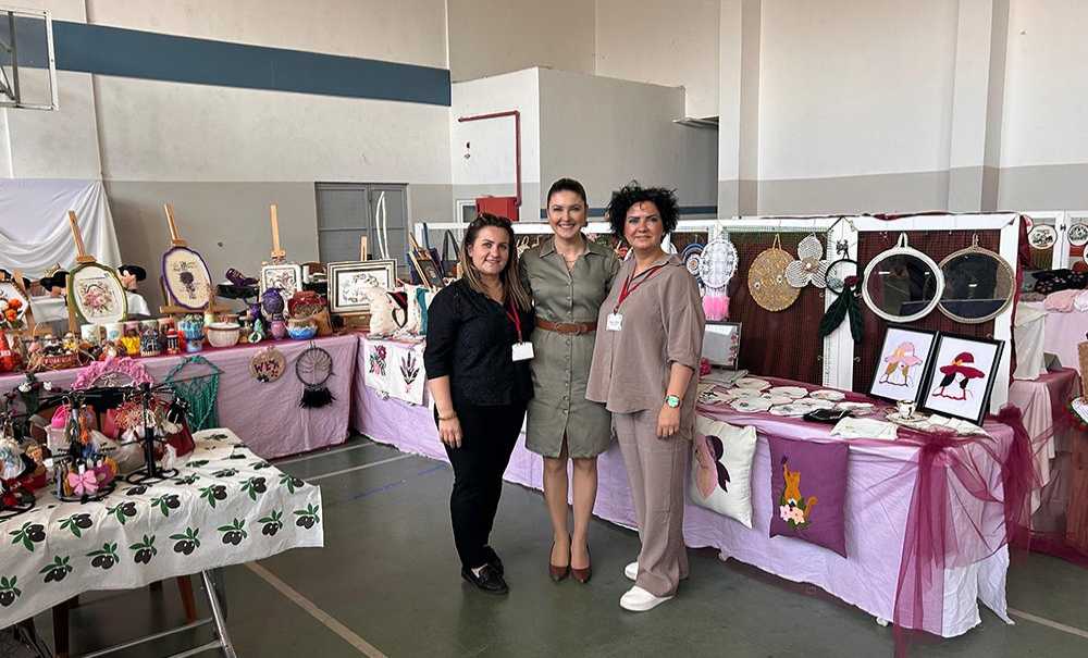 Çorlu Kent Konseyi Başkanı Esra Yüksel'den “Her Desen Bir Dünya” Sergisine Ziyaret