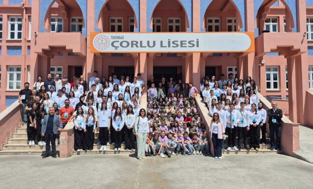 Çorlu Lisesi'nde Tübi̇tak Bilim Fuarı Düzenledi