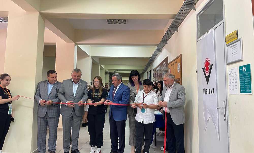 Çorlu Lisesi'nde Tübi̇tak Bilim Fuarı Düzenledi