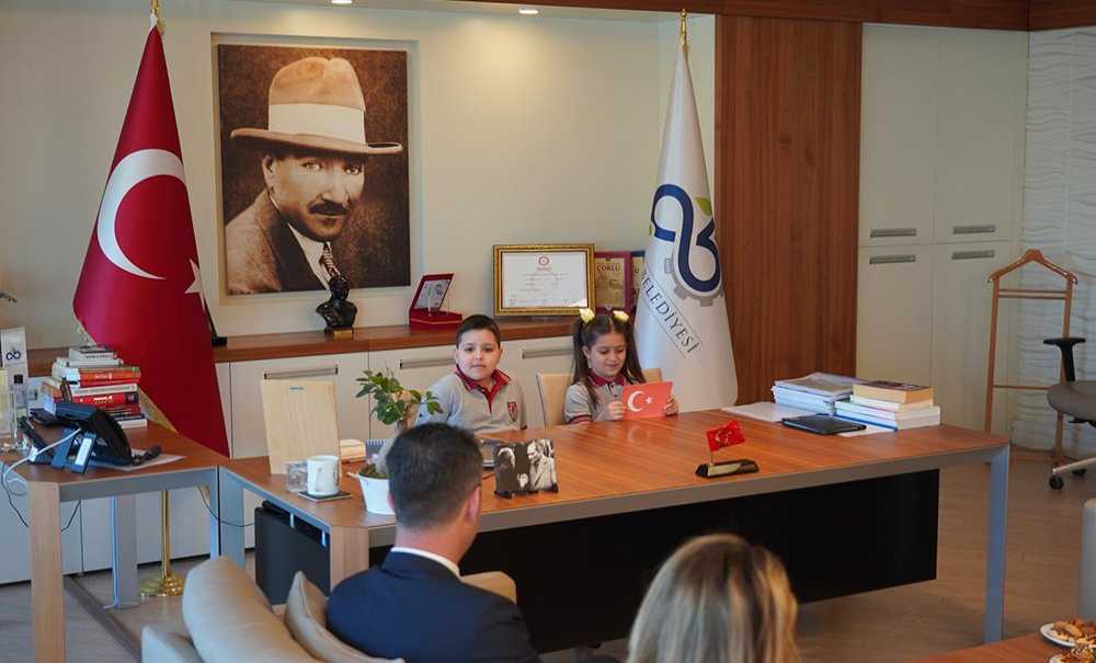 Çorlu'da Başkanlık Makamı İrem Ve Kerem'e Emanet