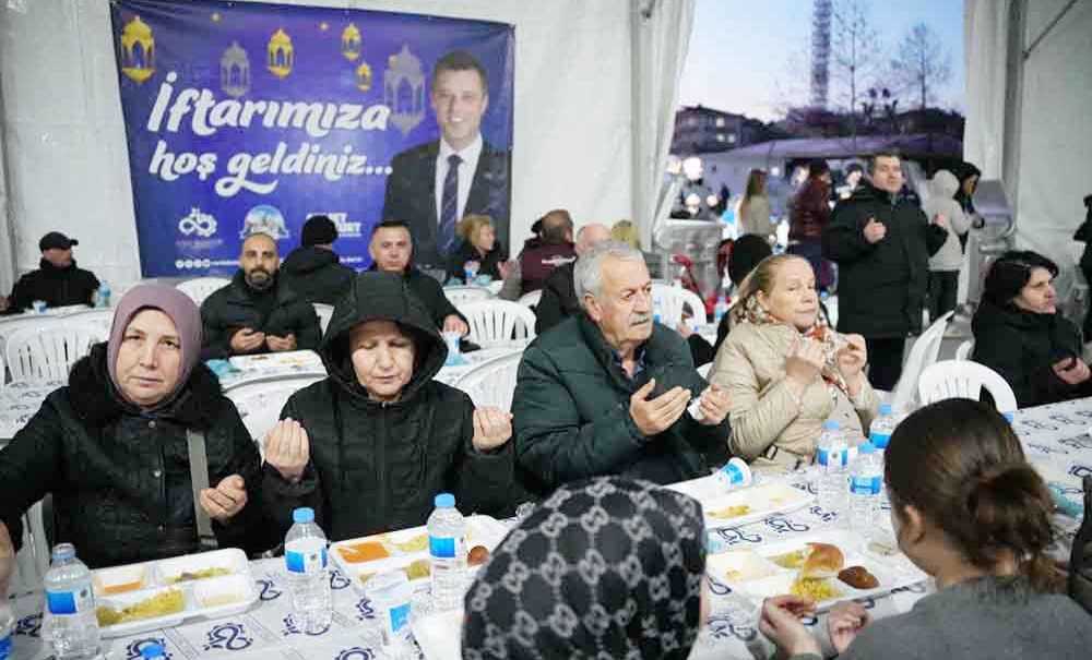 Çorlu'da İlk İftar Cumhuriyet Parkı'nda