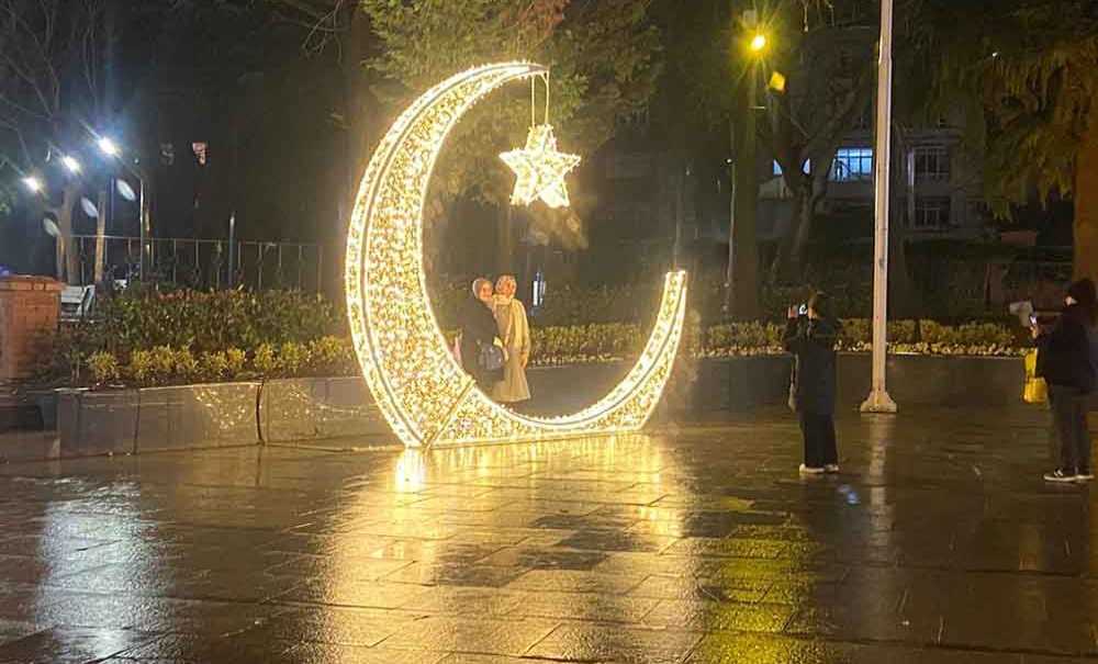 Çorlu'da Meydanlar Ramazan Işıklarıyla Aydınlandı