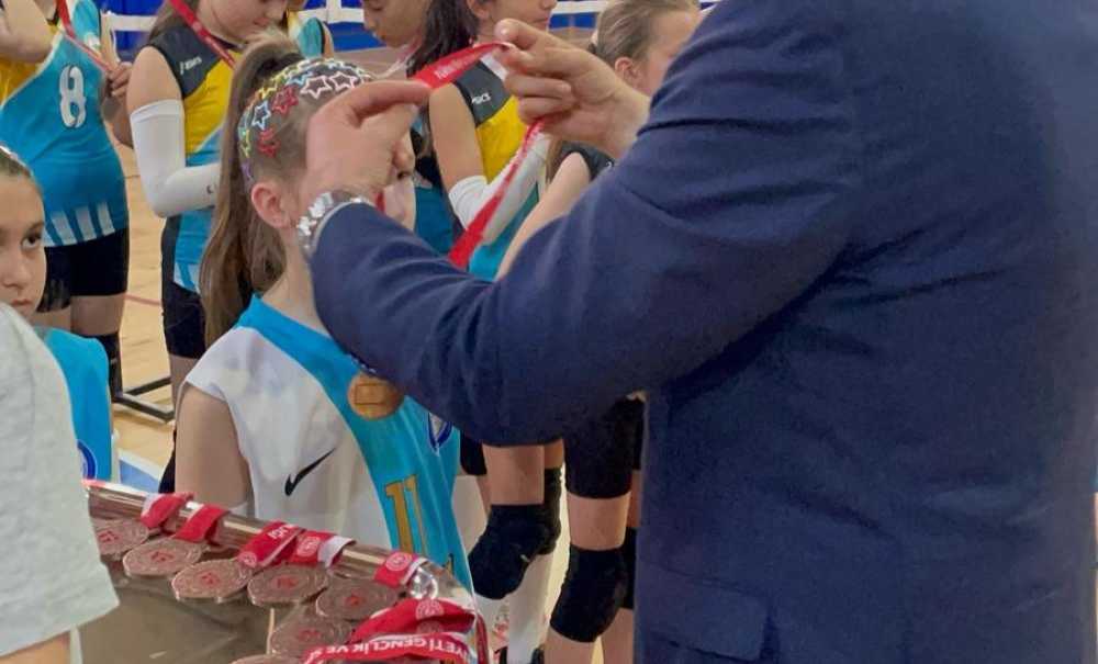 Çorlu'da Mini Voleybol Turnuvası Düzenlendi