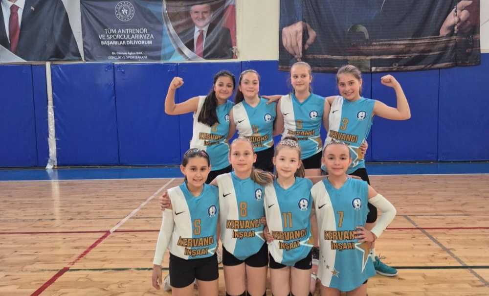 Çorlu'da Mini Voleybol Turnuvası Düzenlendi