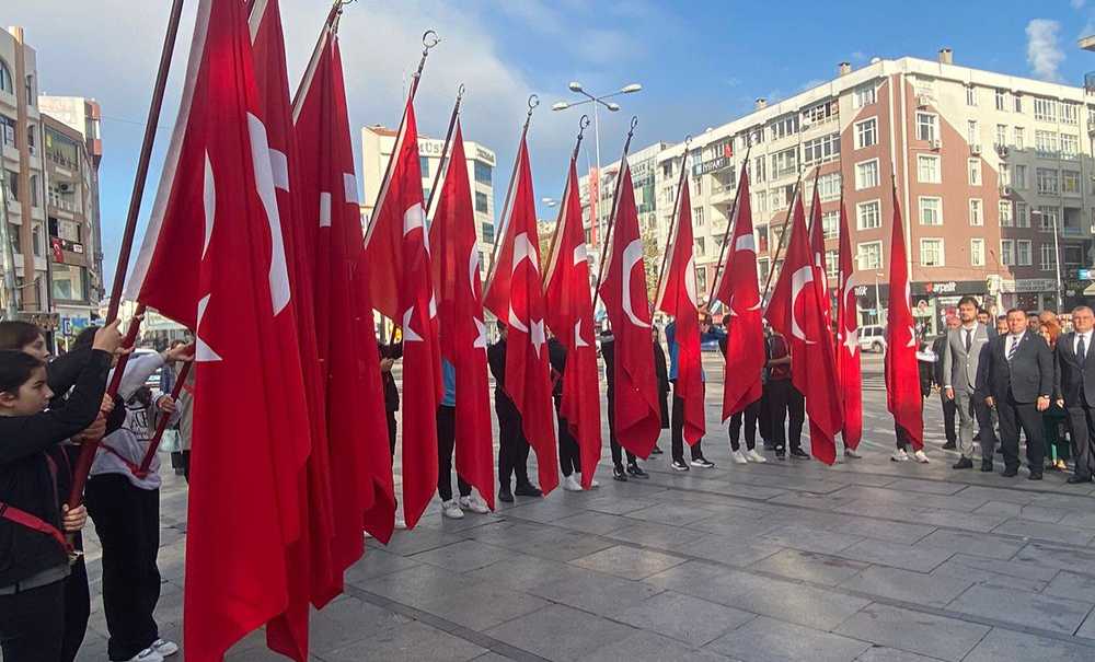 Çorlu'da Öğretmenler Günü Kutlandi