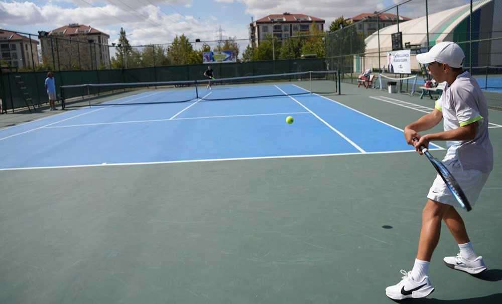 Çorlu'da Tenis Turnuvası Heyecanı