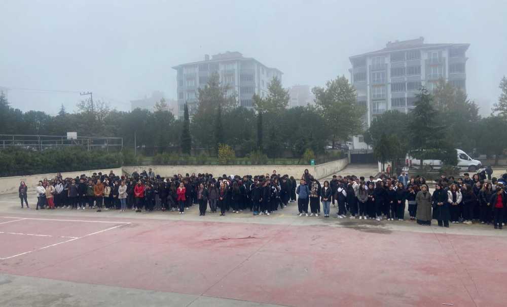 Cumhuriyet Bayramı İçin Okullarda Tören Düzenlendi