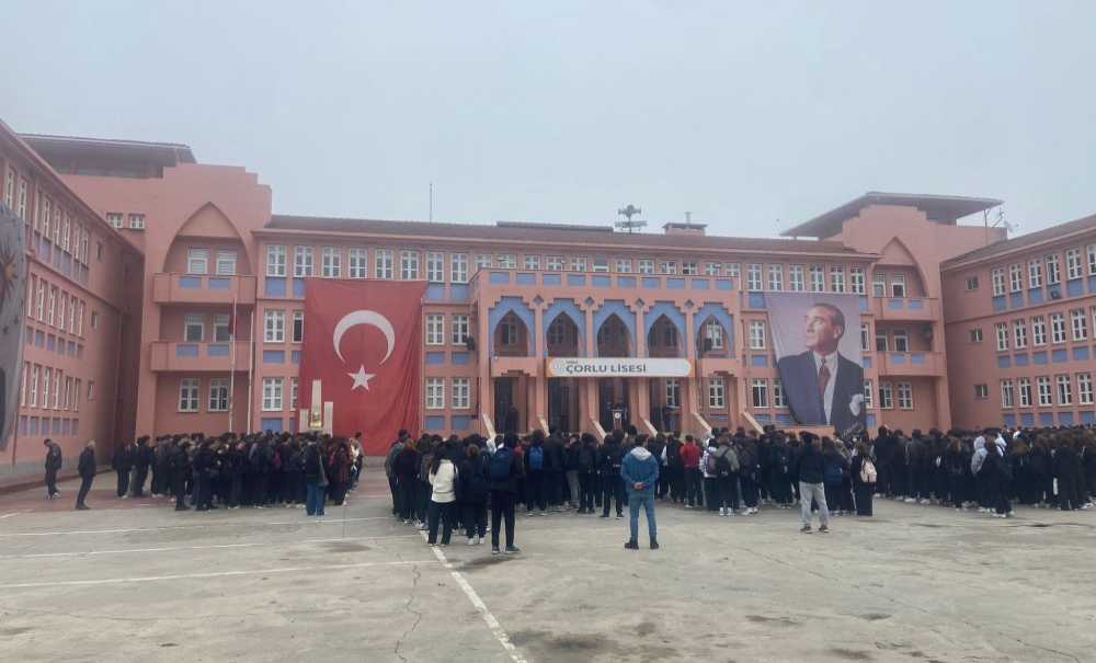 Cumhuriyet Bayramı İçin Okullarda Tören Düzenlendi