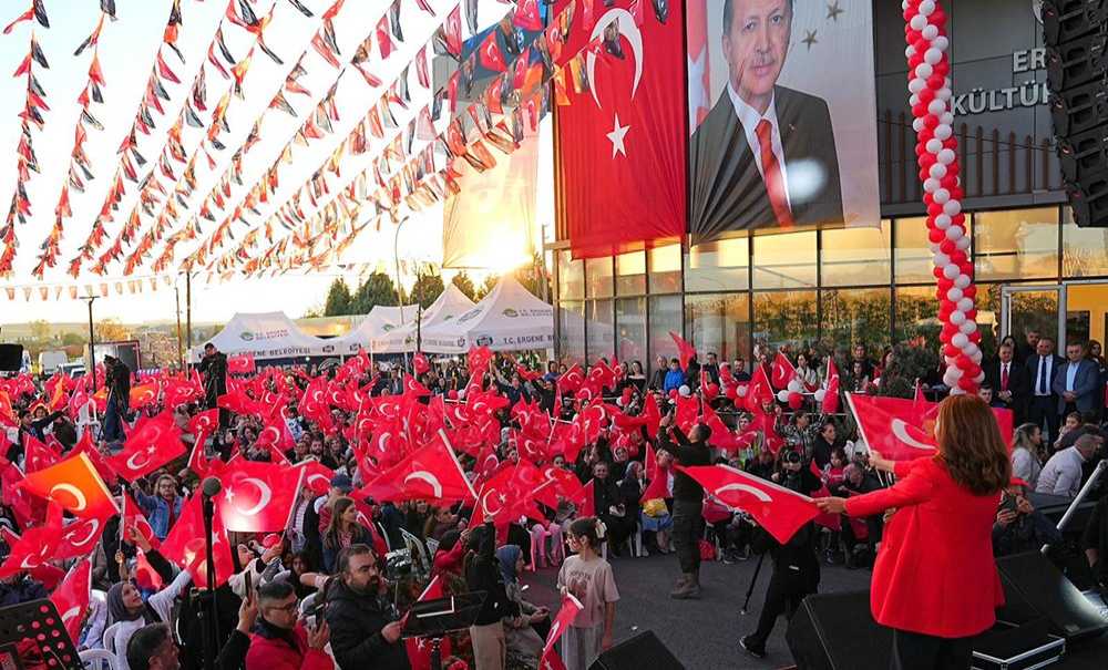 “Cumhuriyetin Işığıyla Aydınlanıyoruz, Gururla Yürüyoruz”
