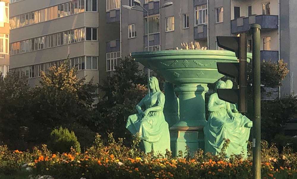 Darısı Balkan Anıtının Başına