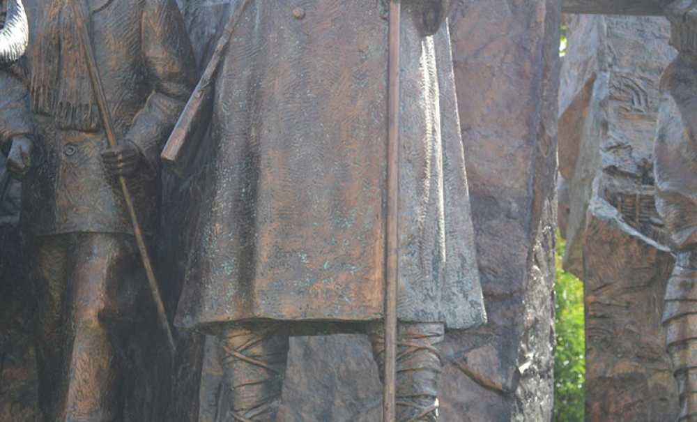 Darısı Balkan Anıtının Başına