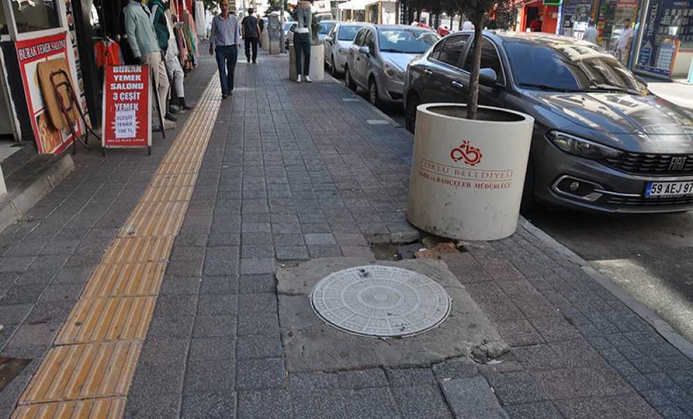 Defalarca Çöken Yer, Yine Çöktü!