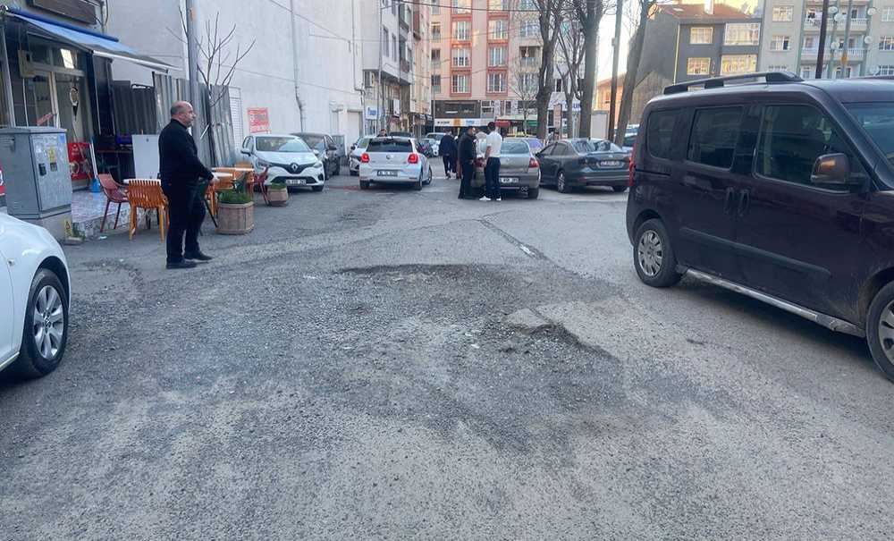 Derinleşen Çukuru Belediye Görmüyor Mu?