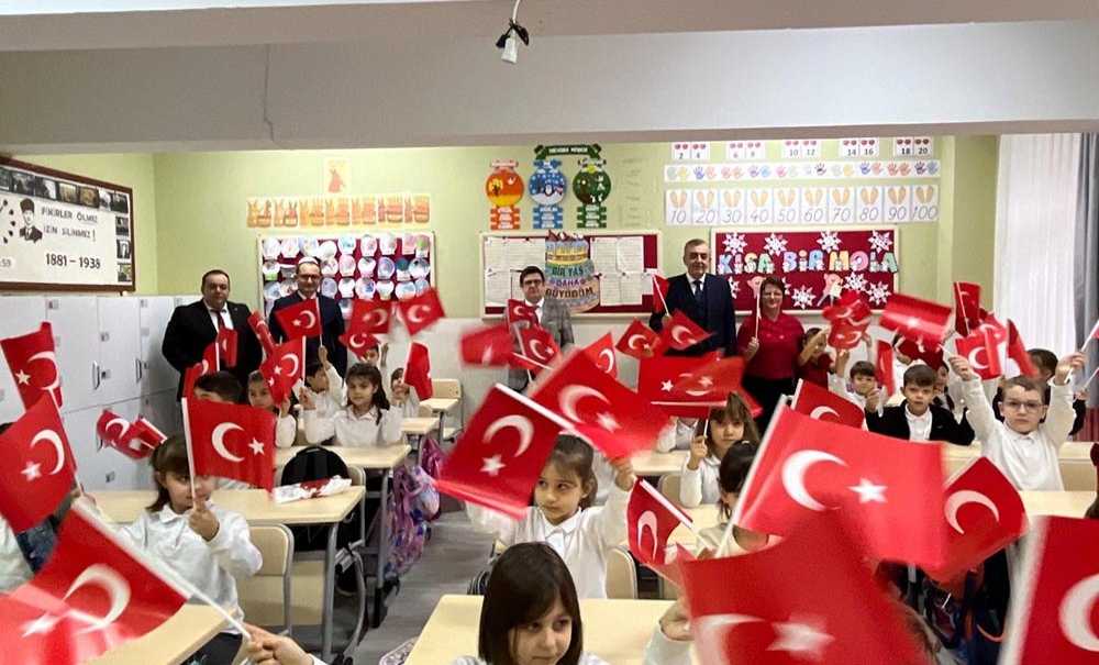 Ders Zili ‘Bayrak Sevgisi' İle Çaldı