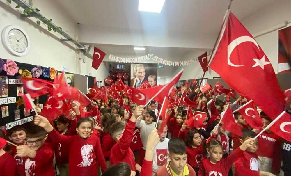 Ders Zili ‘Bayrak Sevgisi' İle Çaldı