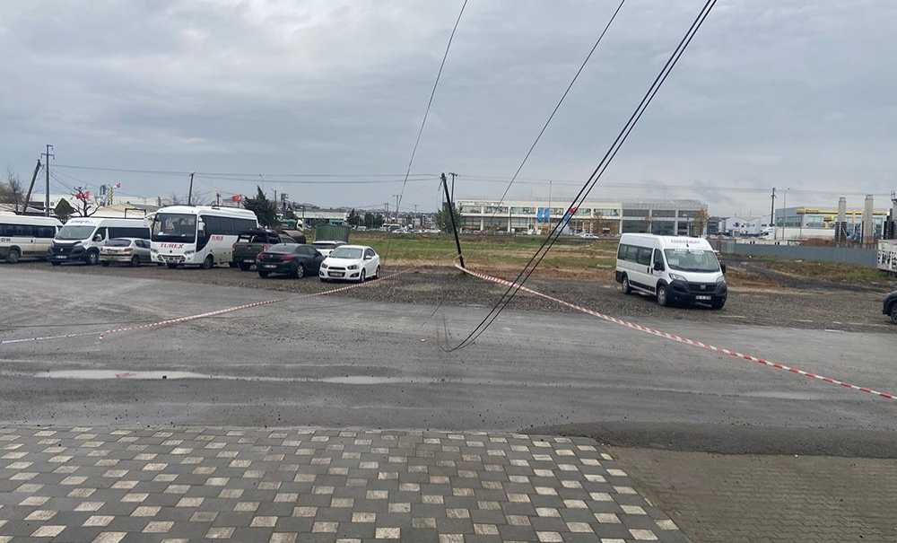 Di̇rek Yan Yattı, Teller Yolu Kapattı