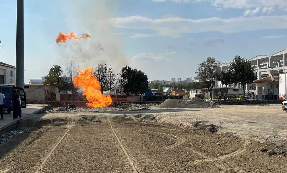 Doğalgaz Borusu Patladı, Yangın Çıktı