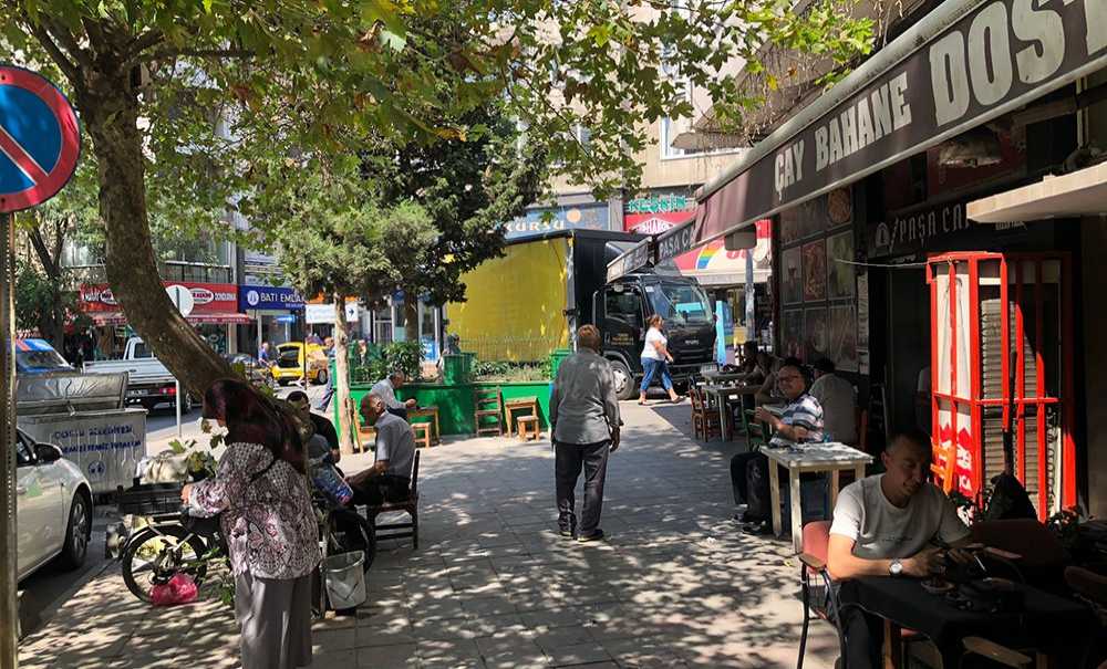 Dörtlüleri Yakan Kaldırımın Üzerine Çıkıyor