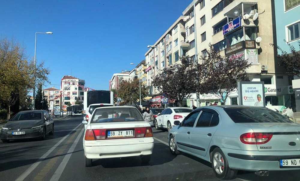 Durağa Giremeyen Otobüsler Trafiğe Neden Oluyor