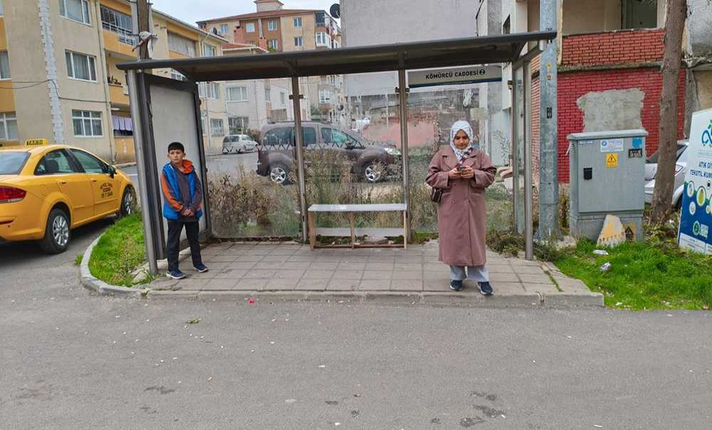 Durağın Oturağını Vatandaşlar Kendi Yaptı