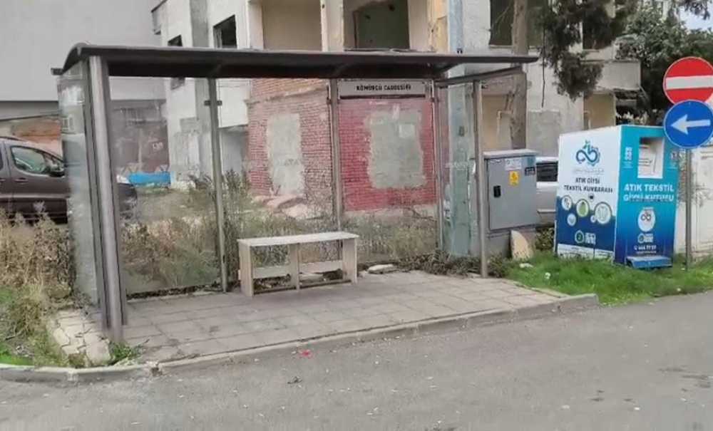 Durağın Oturağını Vatandaşlar Kendi Yaptı