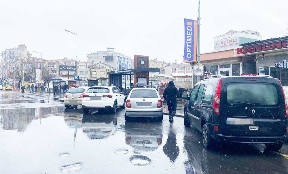 Durak Mı, Otopark Mı?