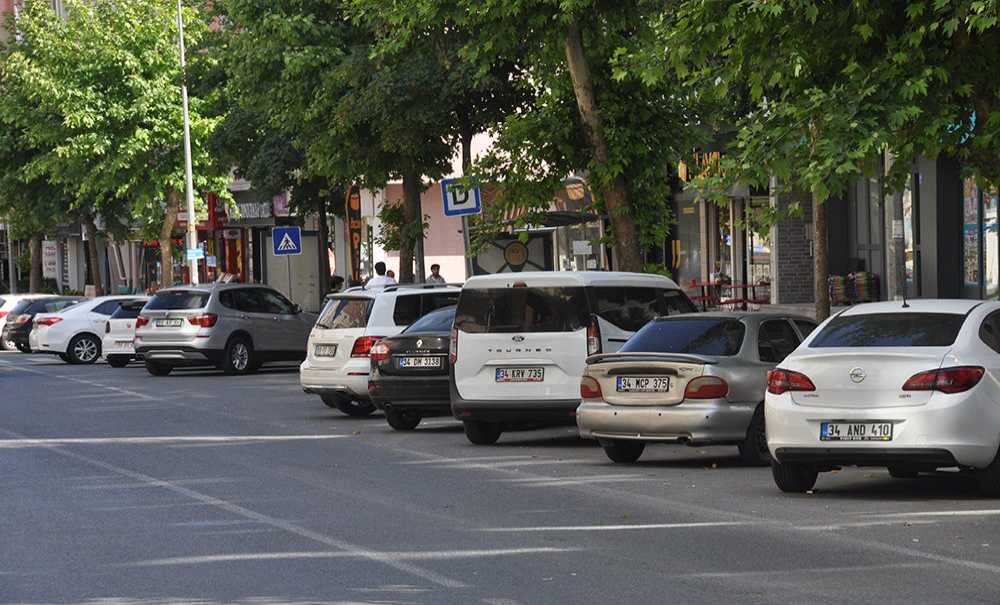 Duraklar Dolu Otobüsler Giremiyor