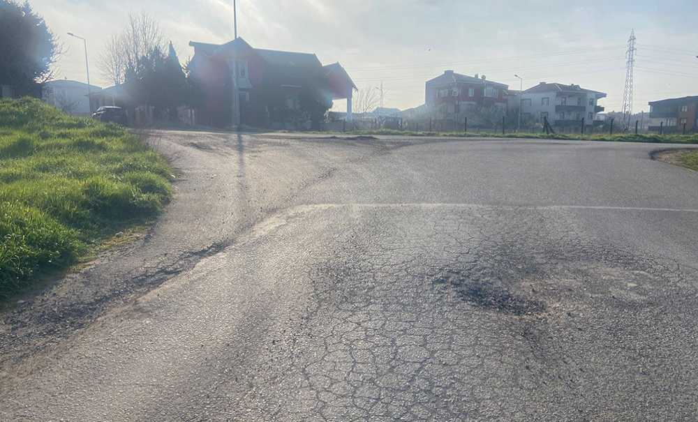 Emirgan Caddesi Hizmet Bekliyor!