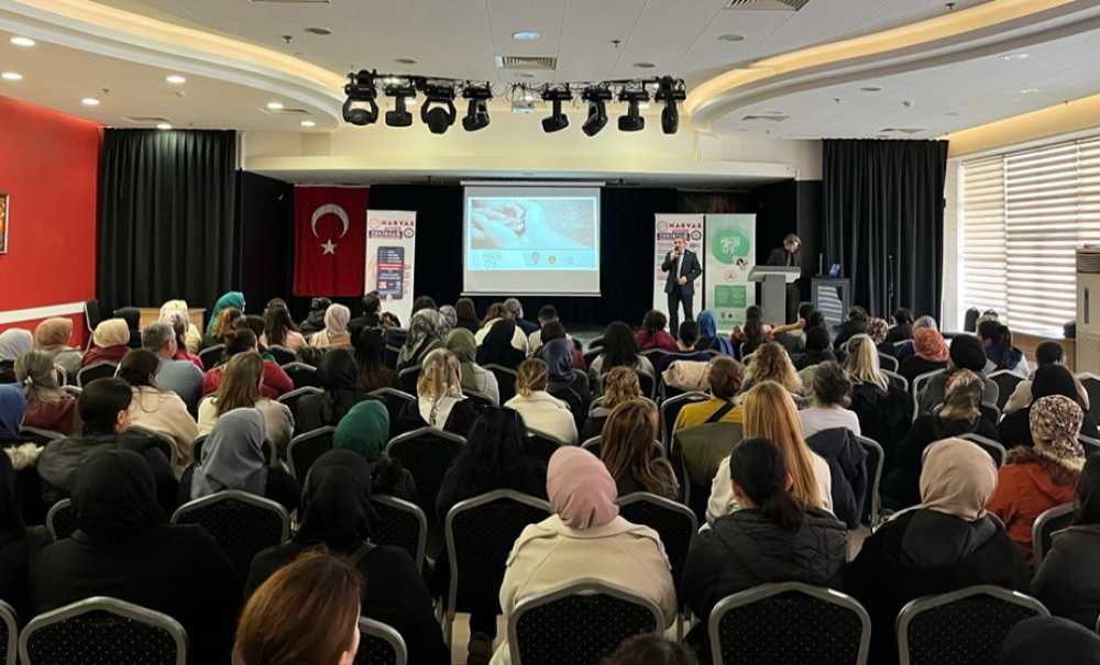 ‘En İyi Narkotik Polisi Anne' Semineri Düzenlendi