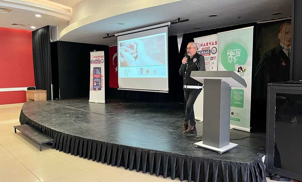 ‘En İyi Narkotik Polisi Anne' Semineri Düzenlendi
