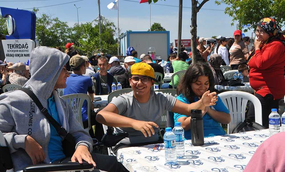 Engelli Bireyler Piknikte Doyasıya Eğlendi