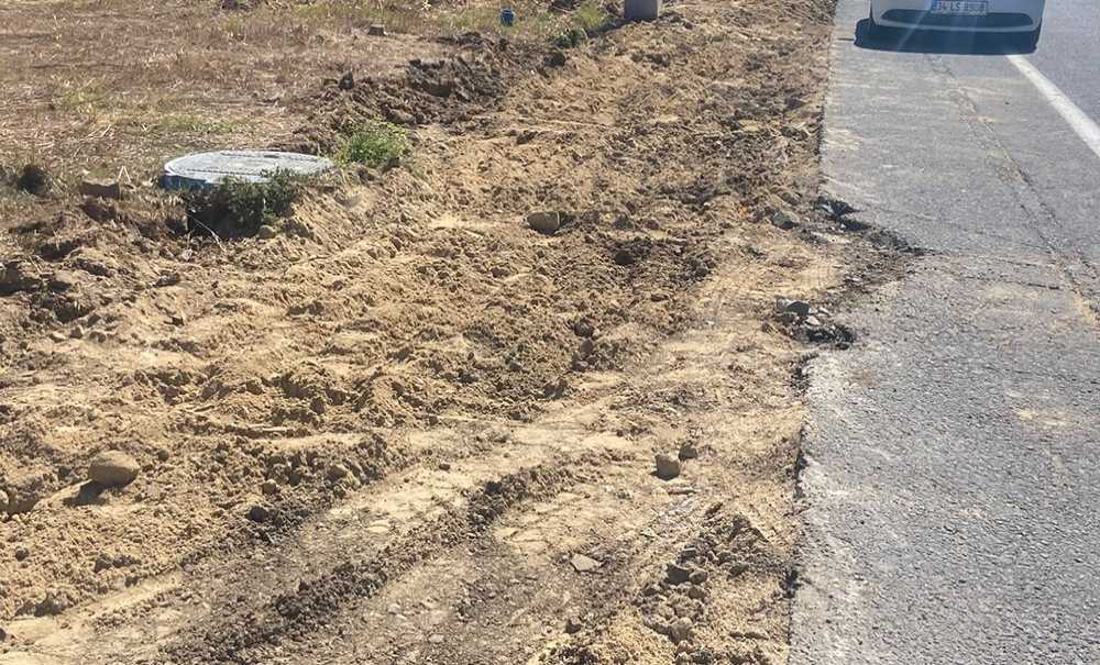 Erdal İnönü Caddesi̇'nde Kaldırım Çalışmasi Sürüyor