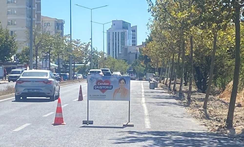 Erdal İnönü Caddesi̇'nde Kaldırım Çalışmasi Sürüyor