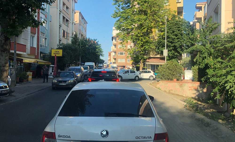 Erdal İnönü Caddesi'nde Servis Yoğunluğu
