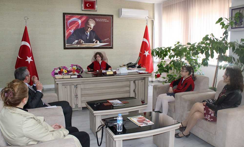 Erdoğan Koltuğunu Öğrencilere Bıraktı