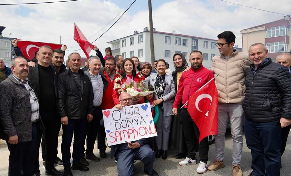Ergene'nin Gururu Esma Nur Kara Dünya Şampiyonu Oldu
