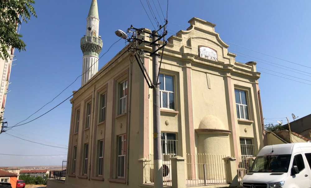 Eski̇den Si̇nagog Olan Yeni̇ Cami̇ Hi̇zmet Bekli̇yor