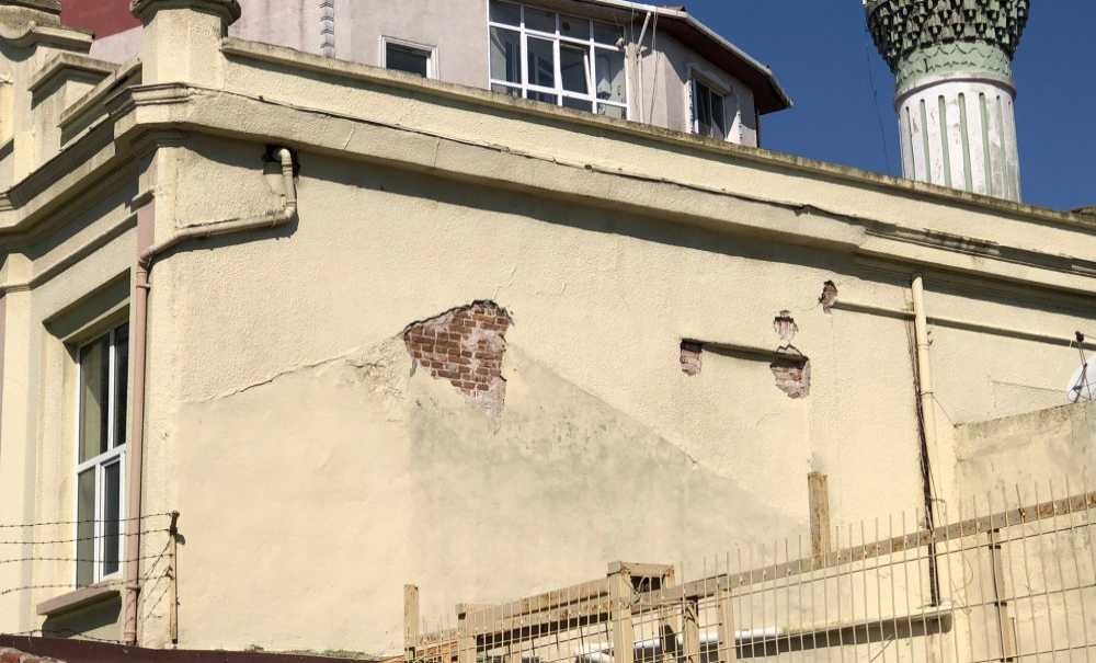 Eski̇den Si̇nagog Olan Yeni̇ Cami̇ Hi̇zmet Bekli̇yor