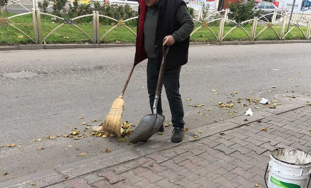 Esnaf Temizliğini Kendi Yapıyor