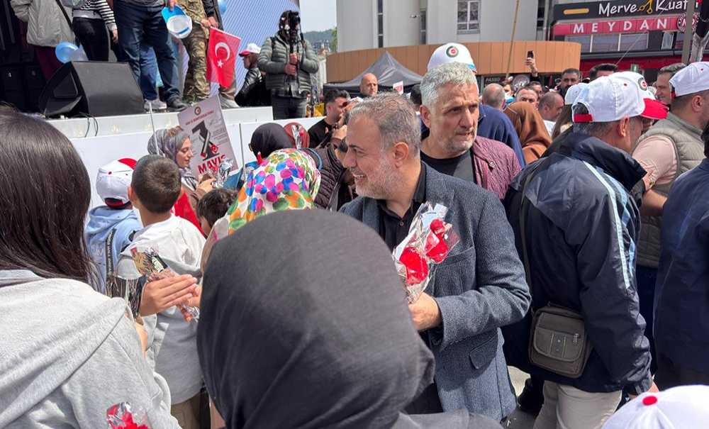 Hak-İş İşçi̇ni̇n Talepleri̇ni̇ Meydanlardan Haykırdı