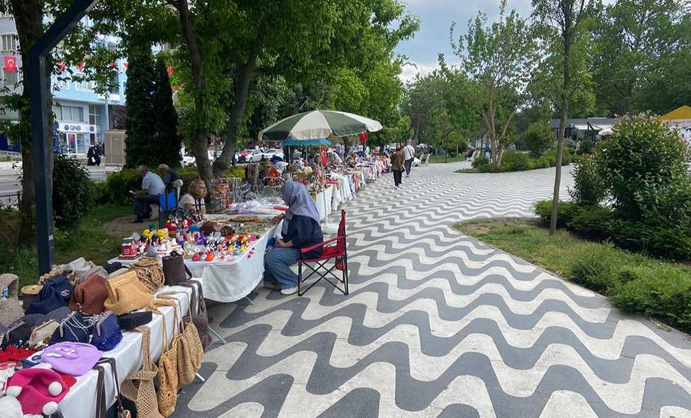 Hanımelı Çarşısı Atatürk Meydanı'na Kuruldu
