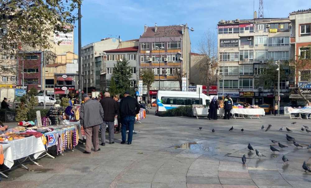 Hanımeli Çarşısı Cumhuriyet Meydanı'na Kuruldu