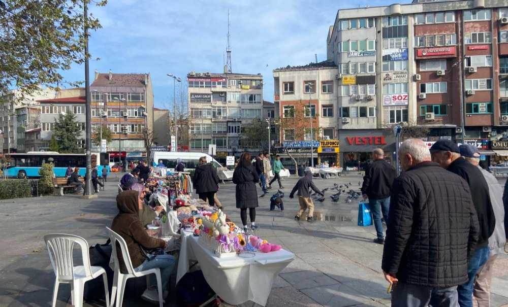 Hanımeli Çarşısı Cumhuriyet Meydanı'na Kuruldu